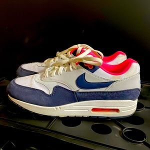 Nike Air Women’s 9.5 worn